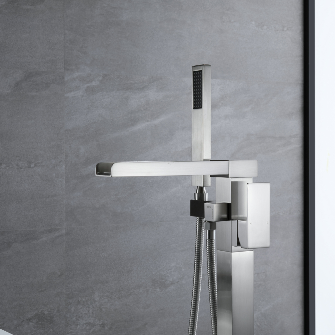 Robinet de baignoire indépendant Lisandro – Sortie d'eau en cascade – Nickel brossé