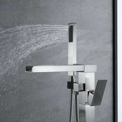 Robinet de baignoire indépendant Lisandro – Sortie d'eau en cascade – Nickel brossé