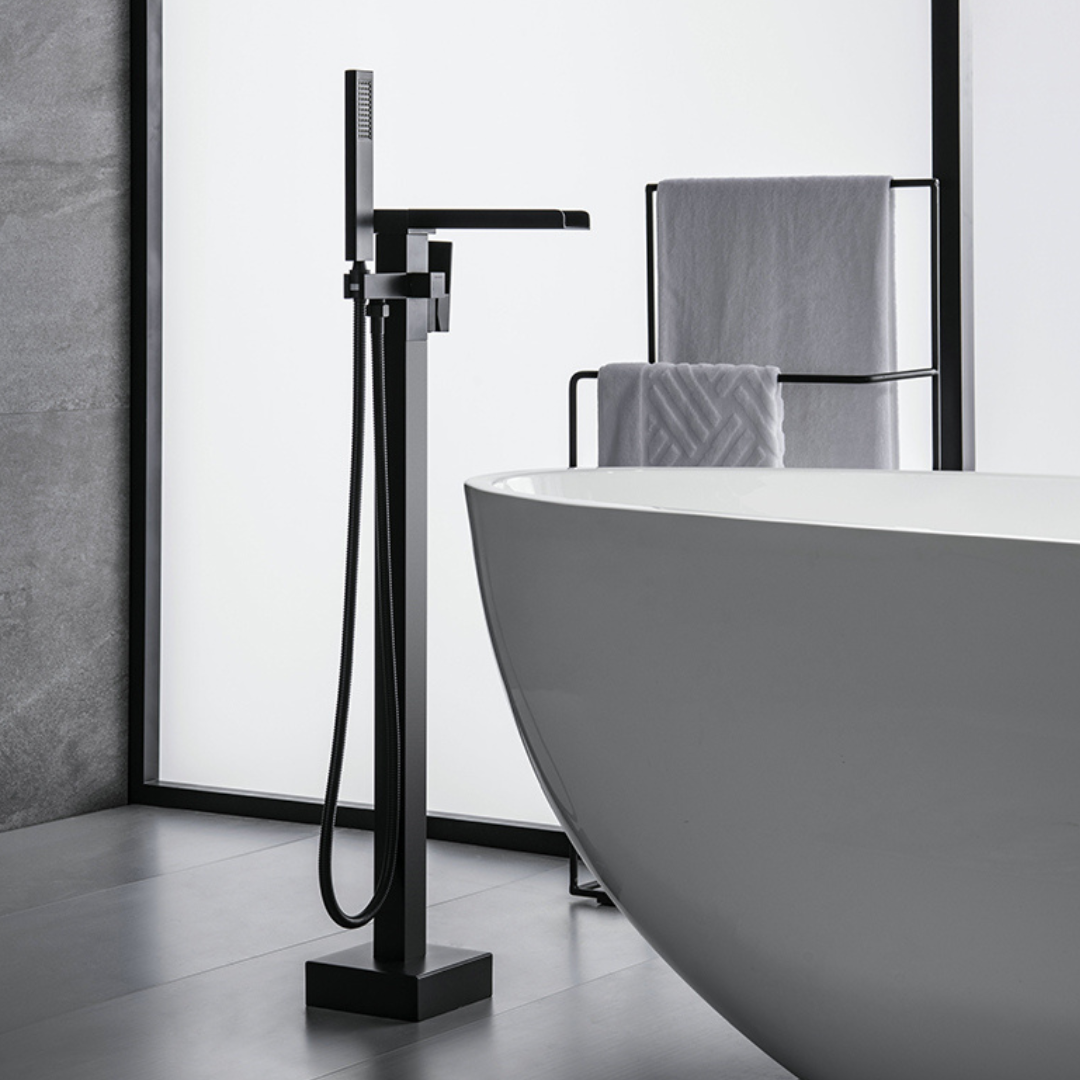 Robinet de baignoire indépendant Lisandro – Sortie d'eau en cascade – Noir mat