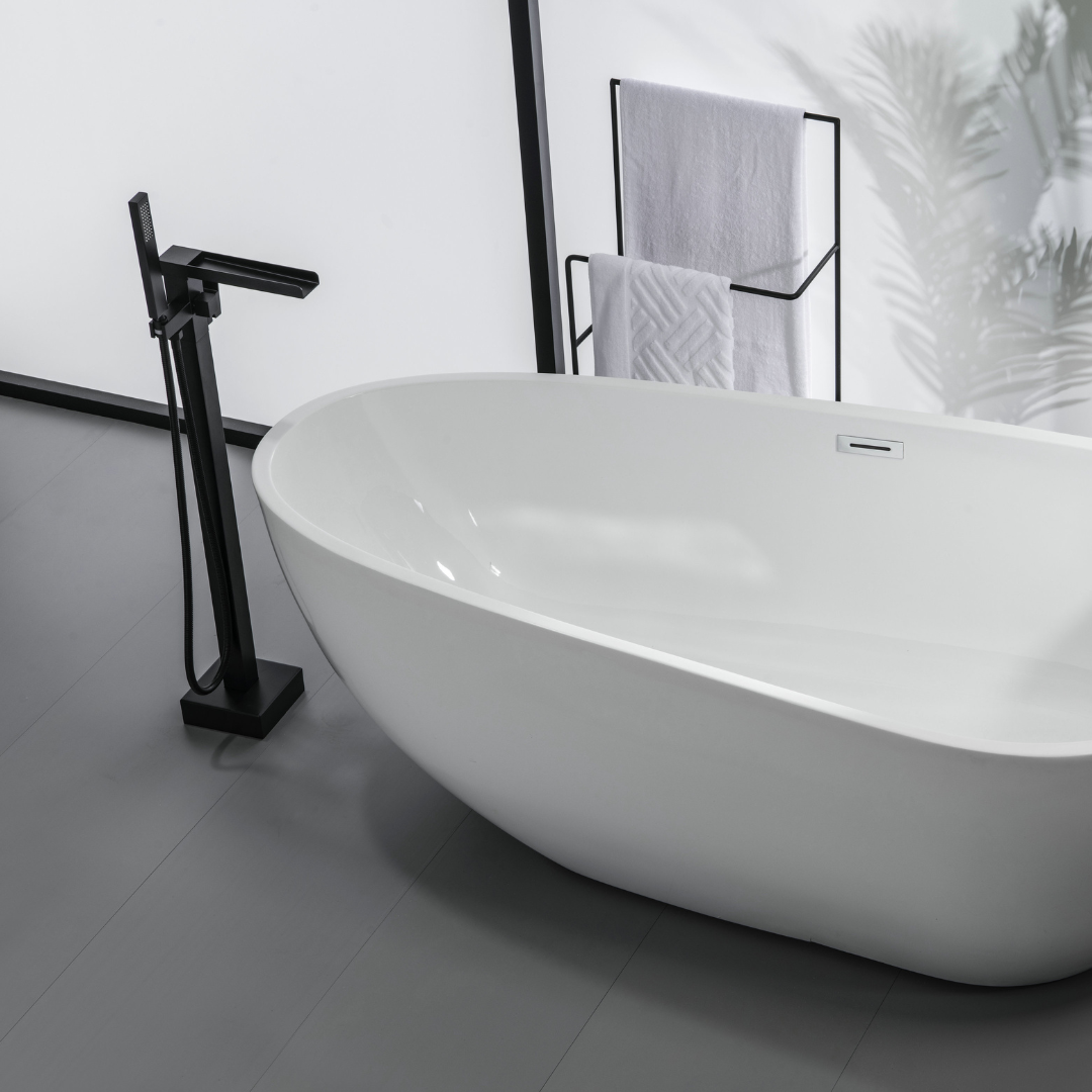 Robinet de baignoire indépendant Lisandro – Sortie d'eau en cascade – Noir mat
